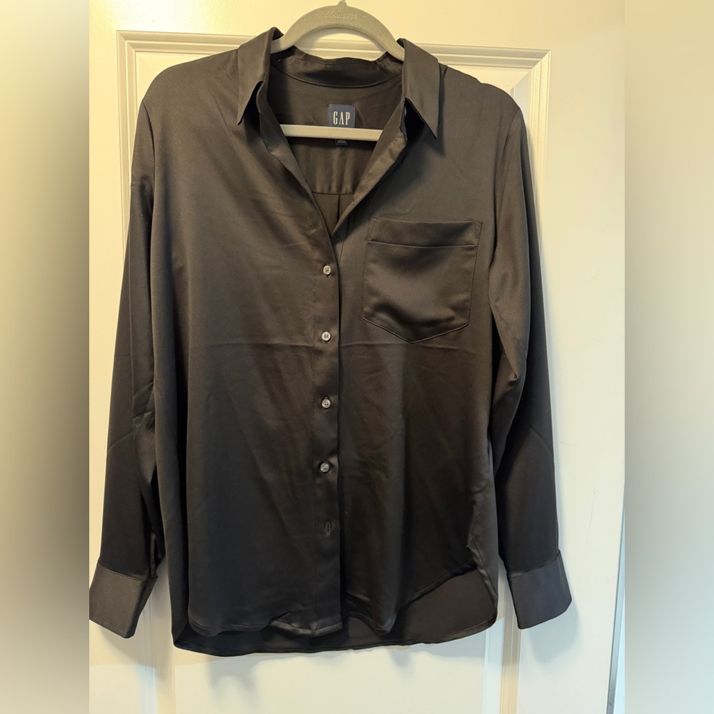 Gap Black Satin Button Down Top size Small never worn